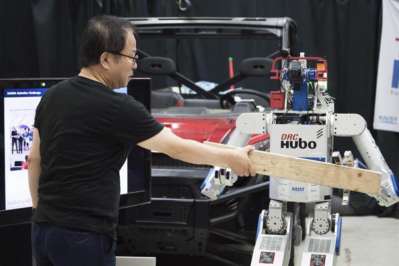 Hubo, un robot desarrollado por ingenieros coreanos, que según dices, salvará vidas humanas en los próximos años. EFE 