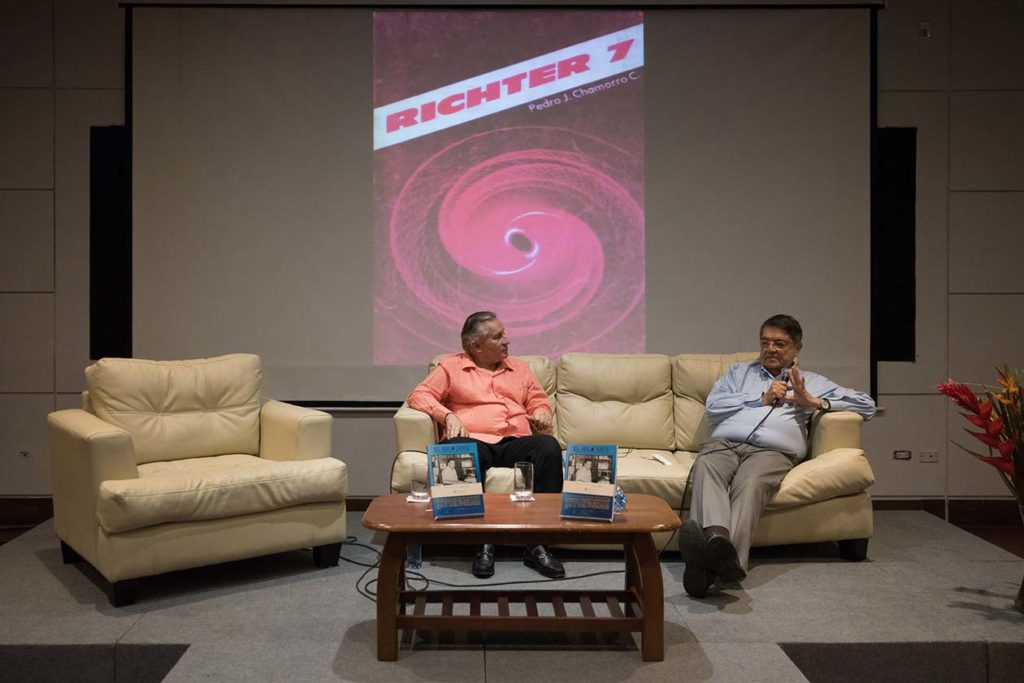 Escritores Guillermo Rothschuh y Sergio Ramírez conversan sobre la faceta de Pedro Joaquín Chamorro como escritor. Carlos Herrera | Niú