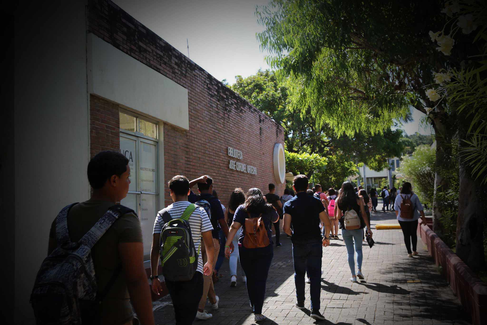 Cinco mil de los 8,500 estudiantes activos de la UCA reciben algún tipo de beca. Foto: Cortesía | Universidad Centroamericana | Niú
