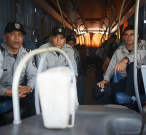 El bus con supuestos presos políticos llevaba a bordo trabajadores del penal La Modelo.