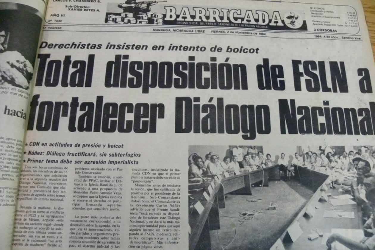A finales de los años ochenta, cuando Daniel Ortega fungió por primera vez como presidente de Nicaragua, también fue obligado a sentarse a negociar en un Diálogo Nacional y al igual que ahora agotó todos los medios para permanecer en la presidencia. 