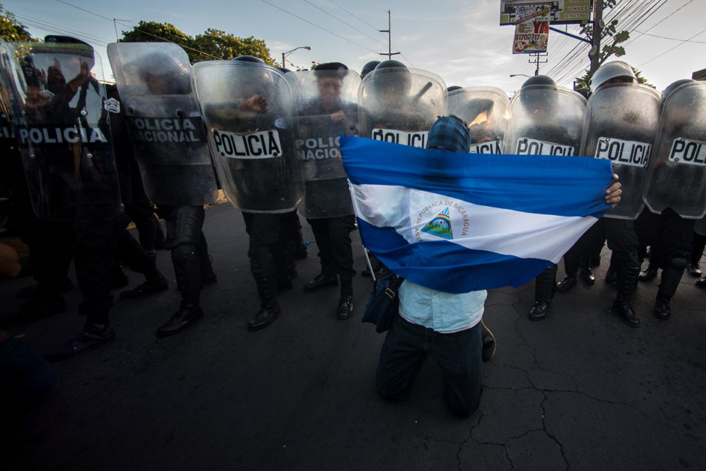 La bandera nacional ha sido protagonista en las protestas y manifestaciones cívicas que han ocurrido desde abril de 2018 en Nicaragua. Carlos Herrera | Niú