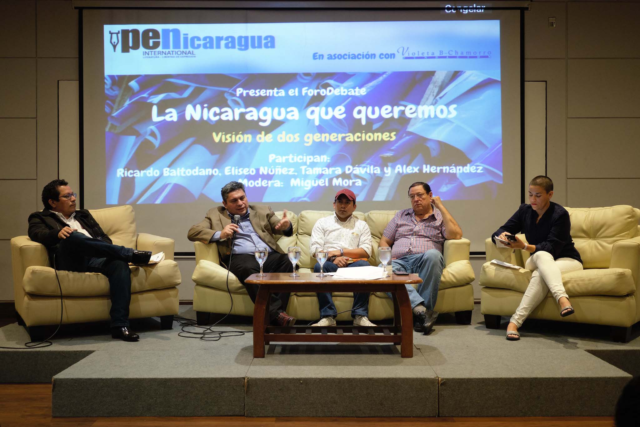 Dos generaciones discuten sobre Nicaragua