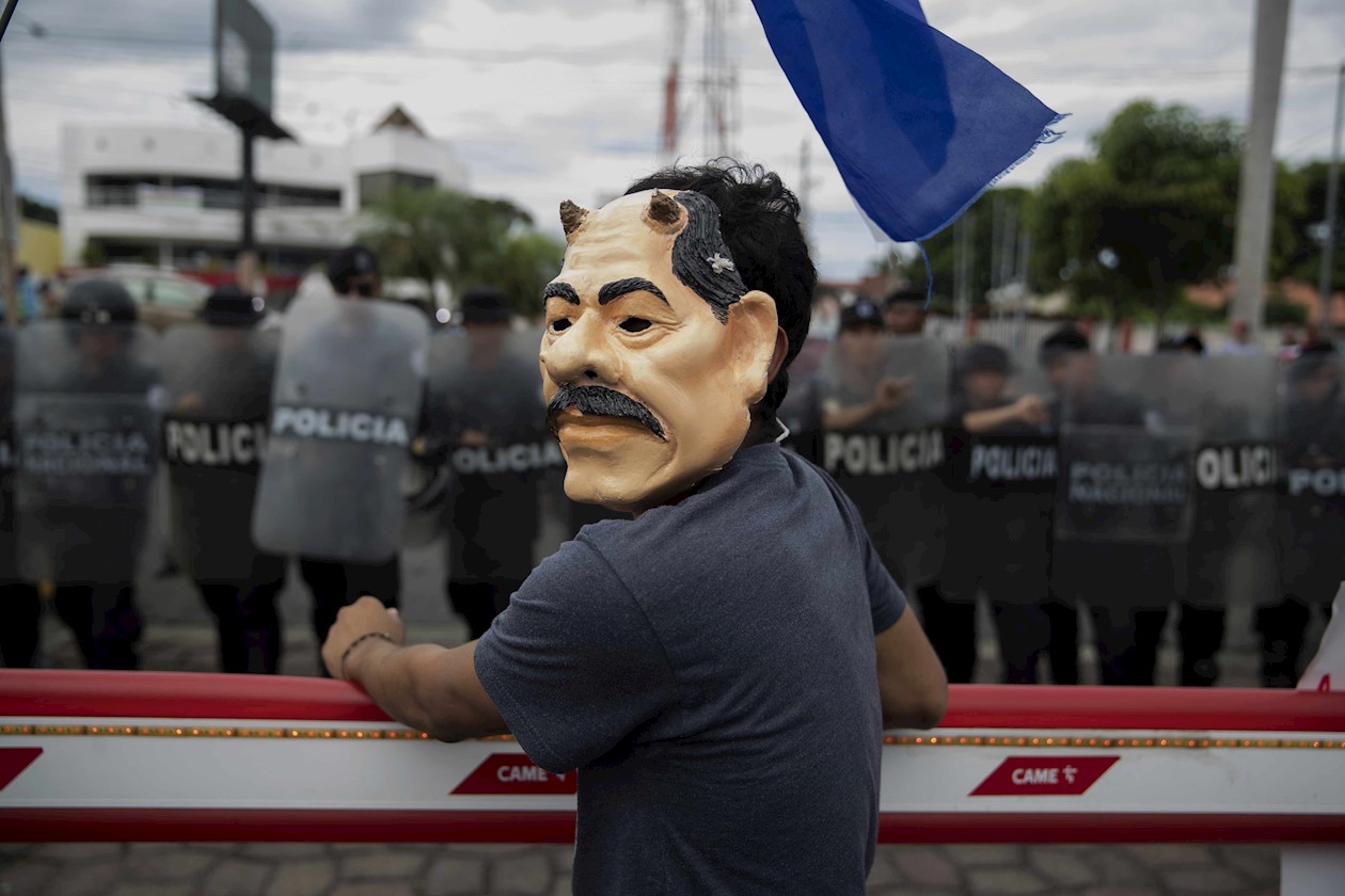Daniel Ortega burla